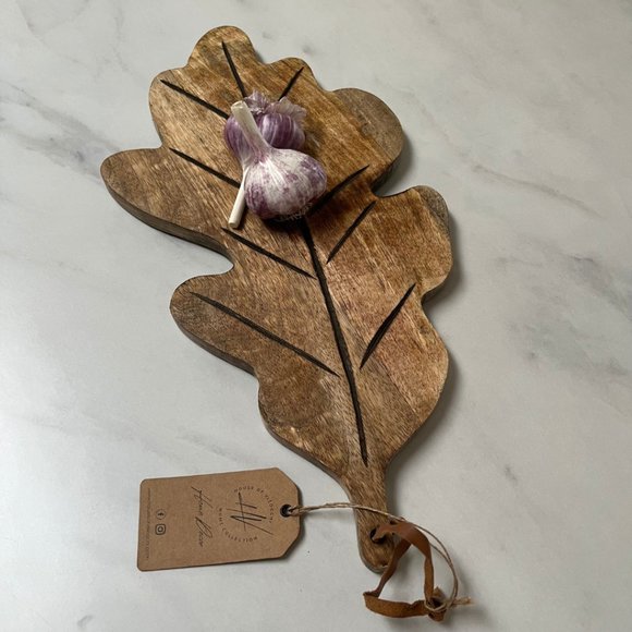 Oak Leaf Wood Cutting Board - Picture 1 of 4